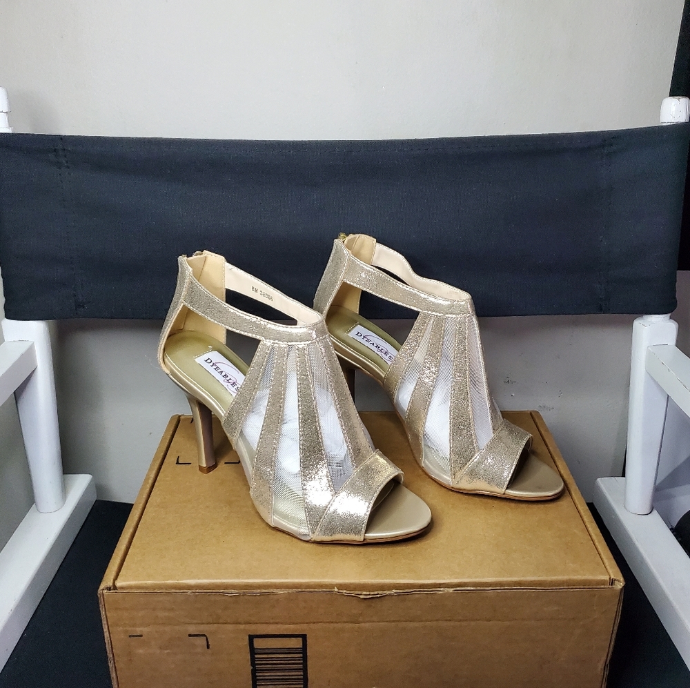 DYEABLES Womens Lotus Pump Heel Size 8, Champagne